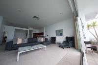 Auckland Waterfront Apartment Accommodation image 4